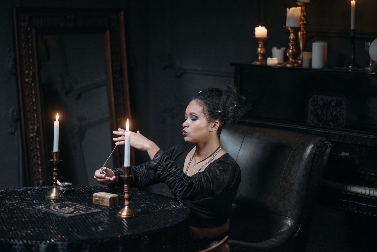 What is Hecate's symbolism in modern spirituality