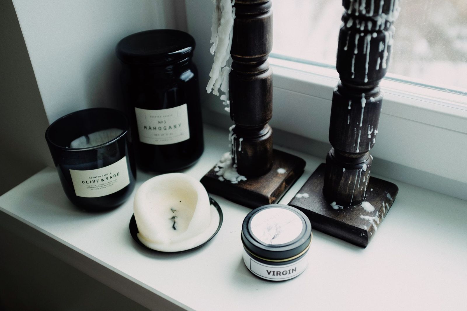 Black candle holders: Styles and uses