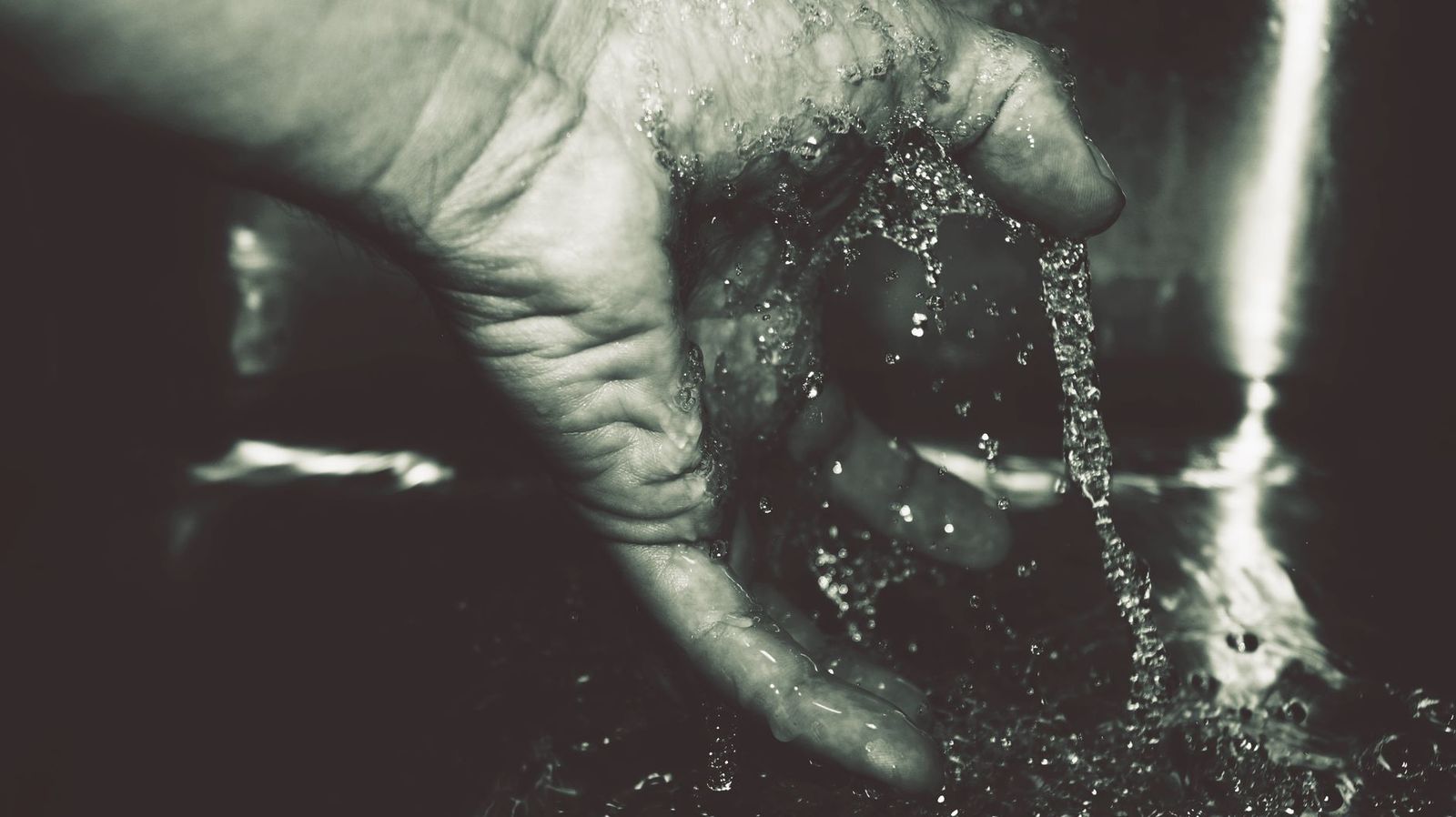 What is a water cleansing ritual and how to perform one