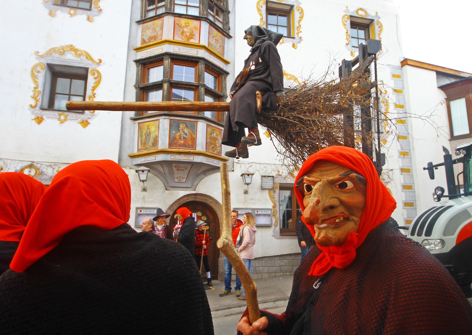 Witch trials history: meaning, history, symbols and practices